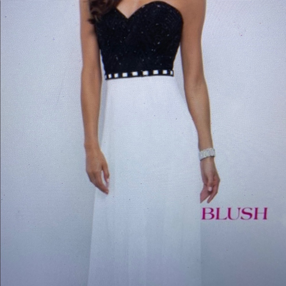 Black and White Strapless Embellished Chiffon Formal Evening Gown Size 0
